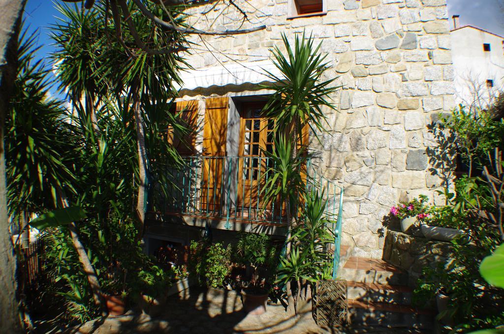 GITE , Maison de vacances avec extérieur et terrasse fleurie Villa Santa-Lucia-di-Tallano Exterior foto